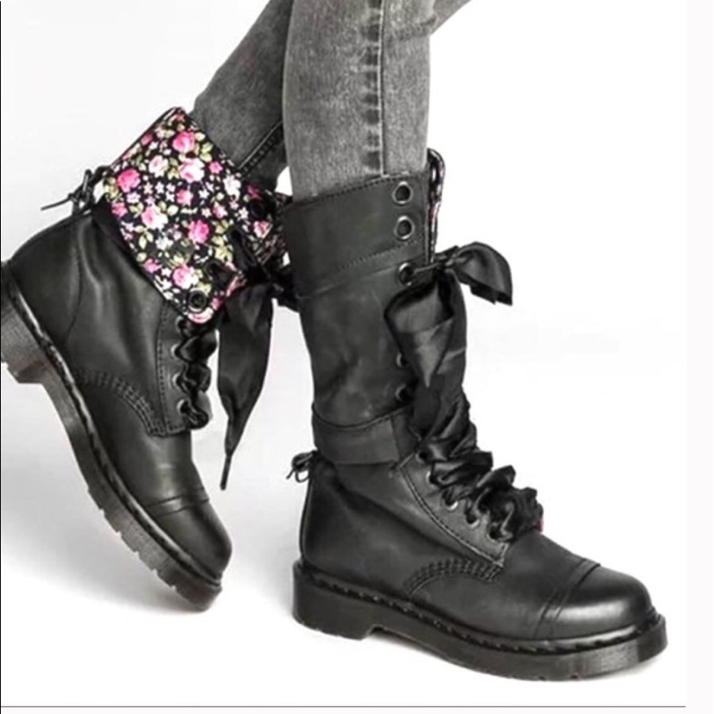Doc Martens Triumph fold over roses boot euro 38 us 7